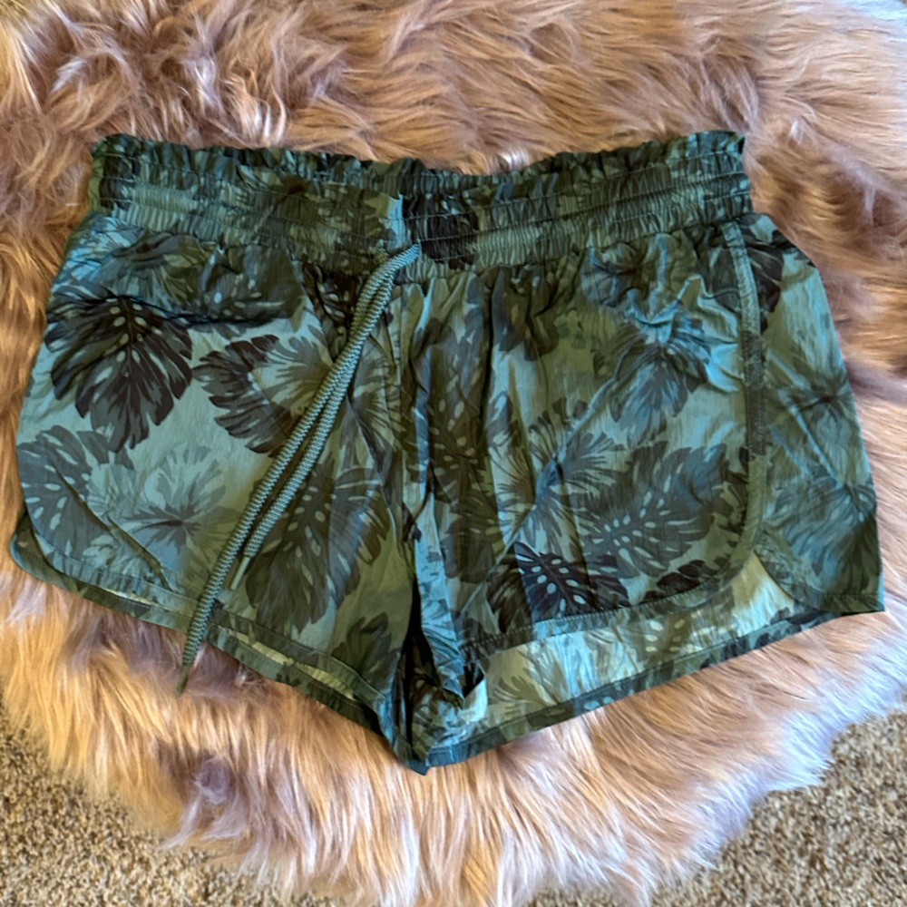 EUC, Aerie Shorts, medium
